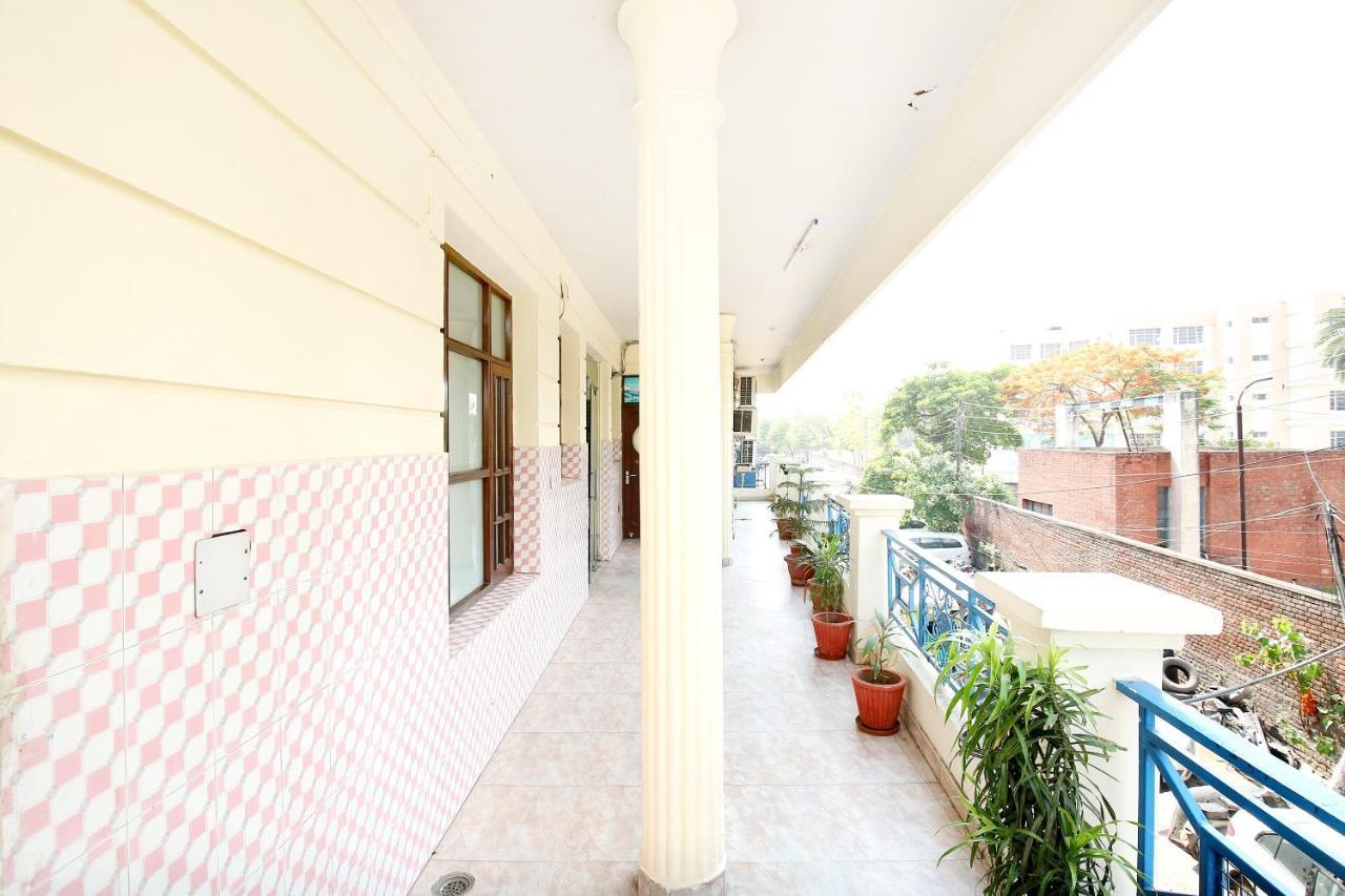 Oyo 2530 Surya Palace Chandīgarh Exterior foto